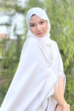 Zulaikha Ukhty Cantik Colok Meki Pake Botol Parfum